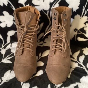 Madden girl boots size 8